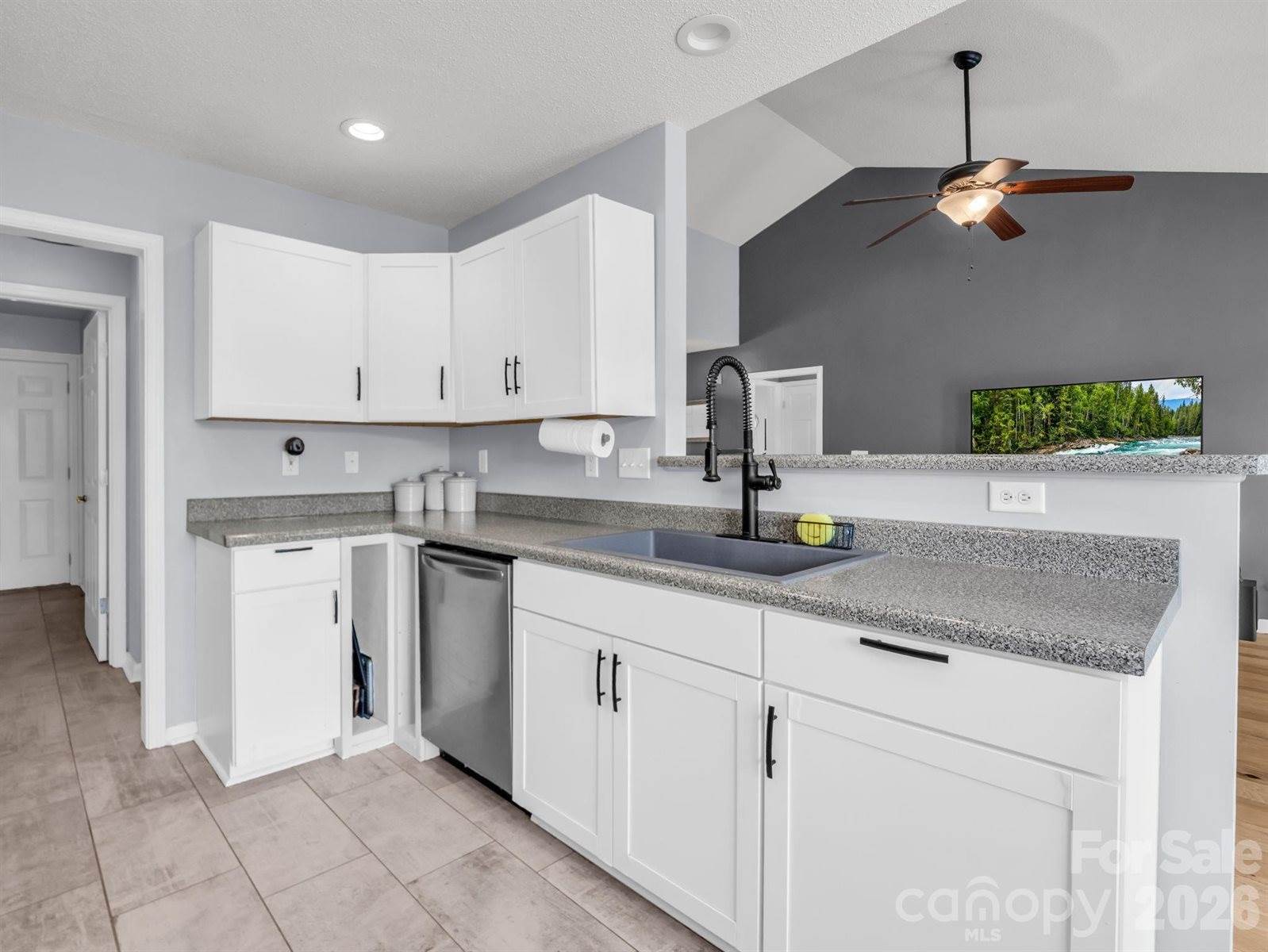 33 Lumber River Road, Fletcher, NC 28732