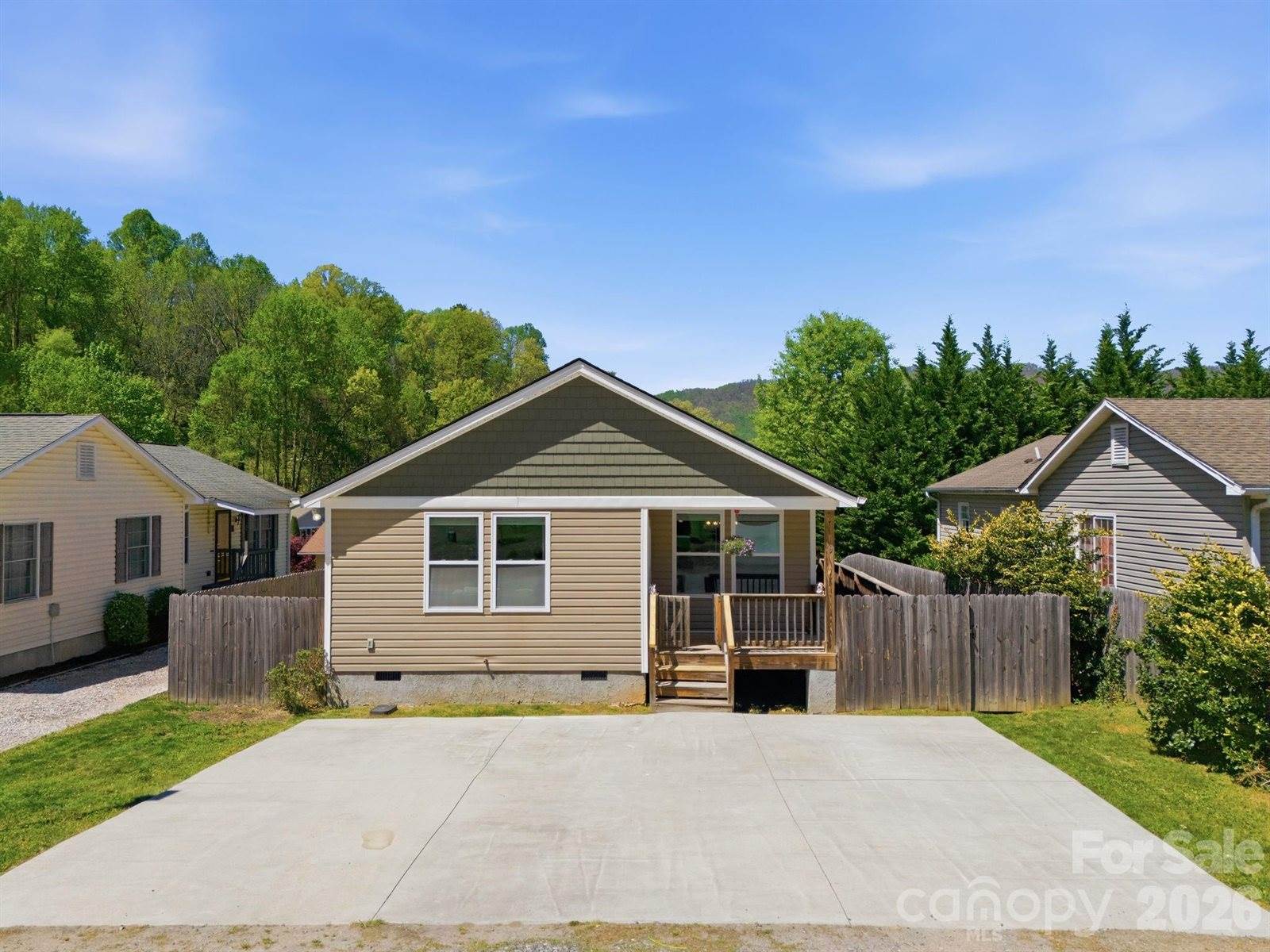 9 Half Moon Drive, Swannanoa, NC 28778