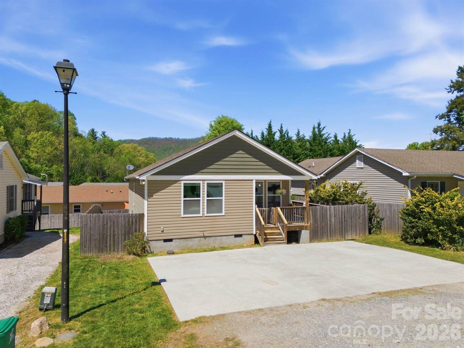 9 Half Moon Drive, Swannanoa, NC 28778