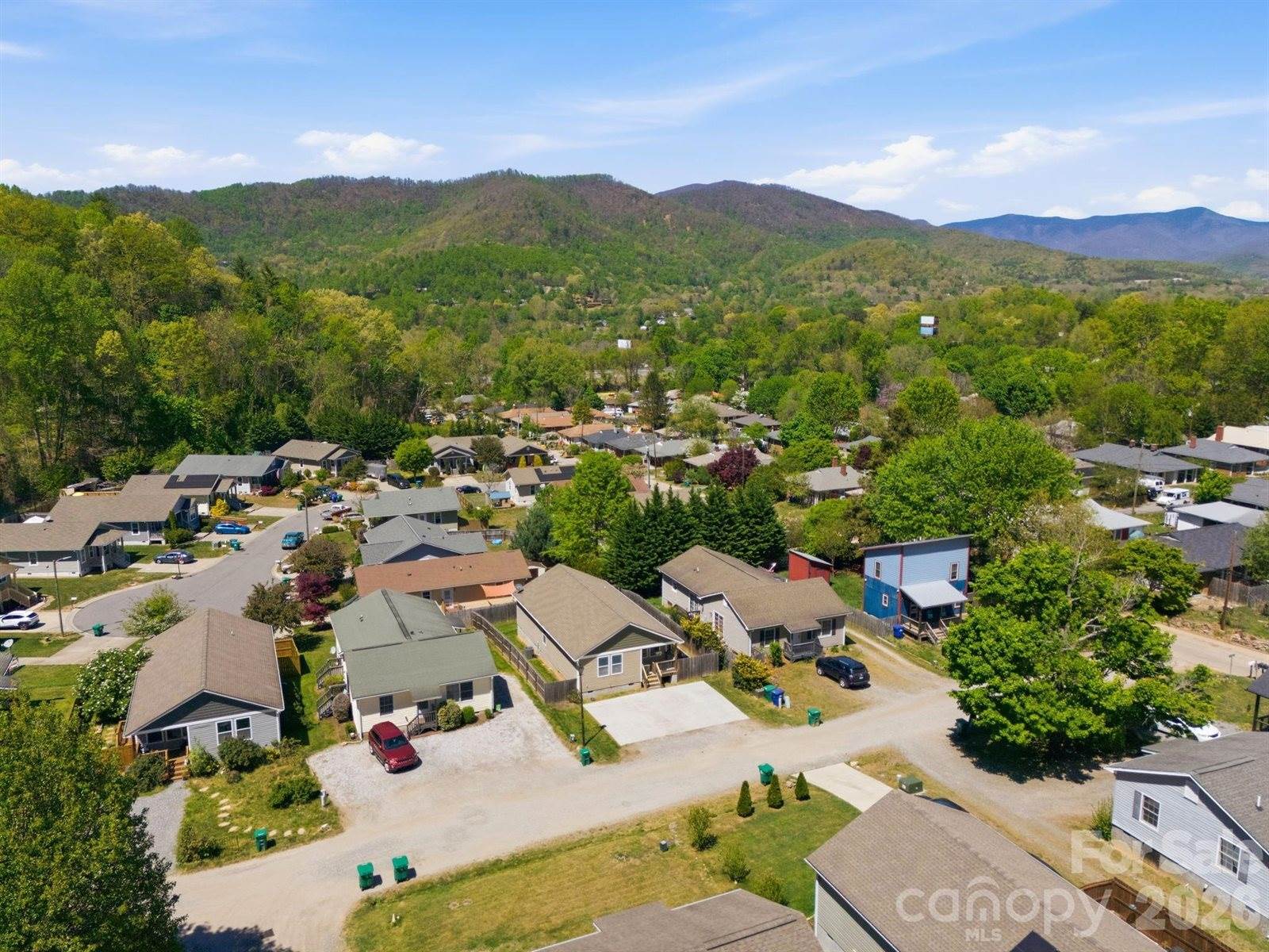 9 Half Moon Drive, Swannanoa, NC 28778