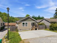 9 Half Moon Drive, Swannanoa, NC 28778