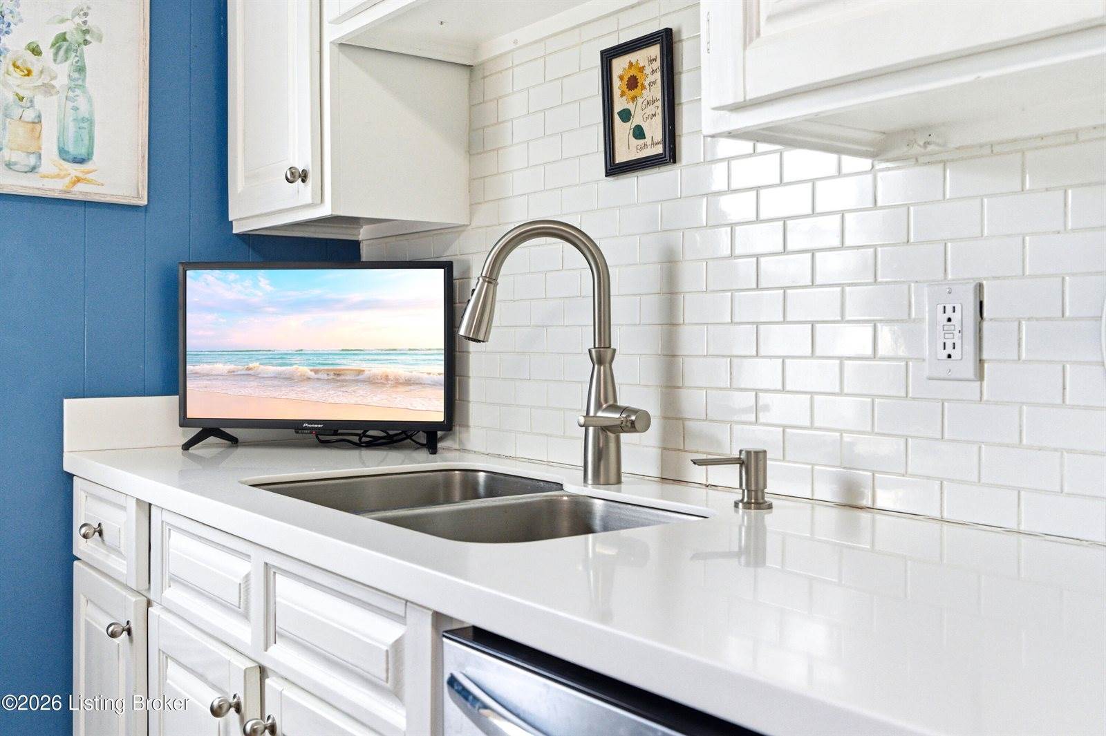 405 Lawrence St, Brandenburg, KY 40108