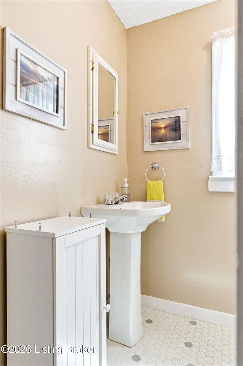 405 Lawrence St, Brandenburg, KY 40108