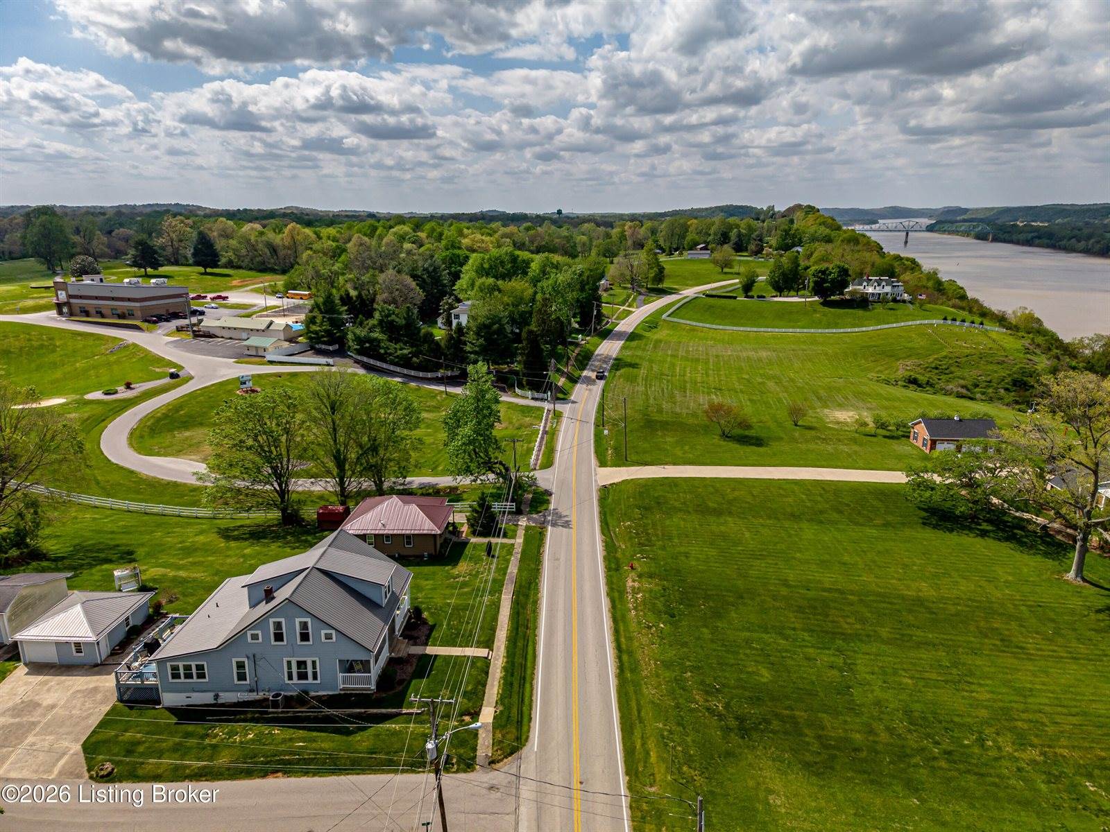 405 Lawrence St, Brandenburg, KY 40108