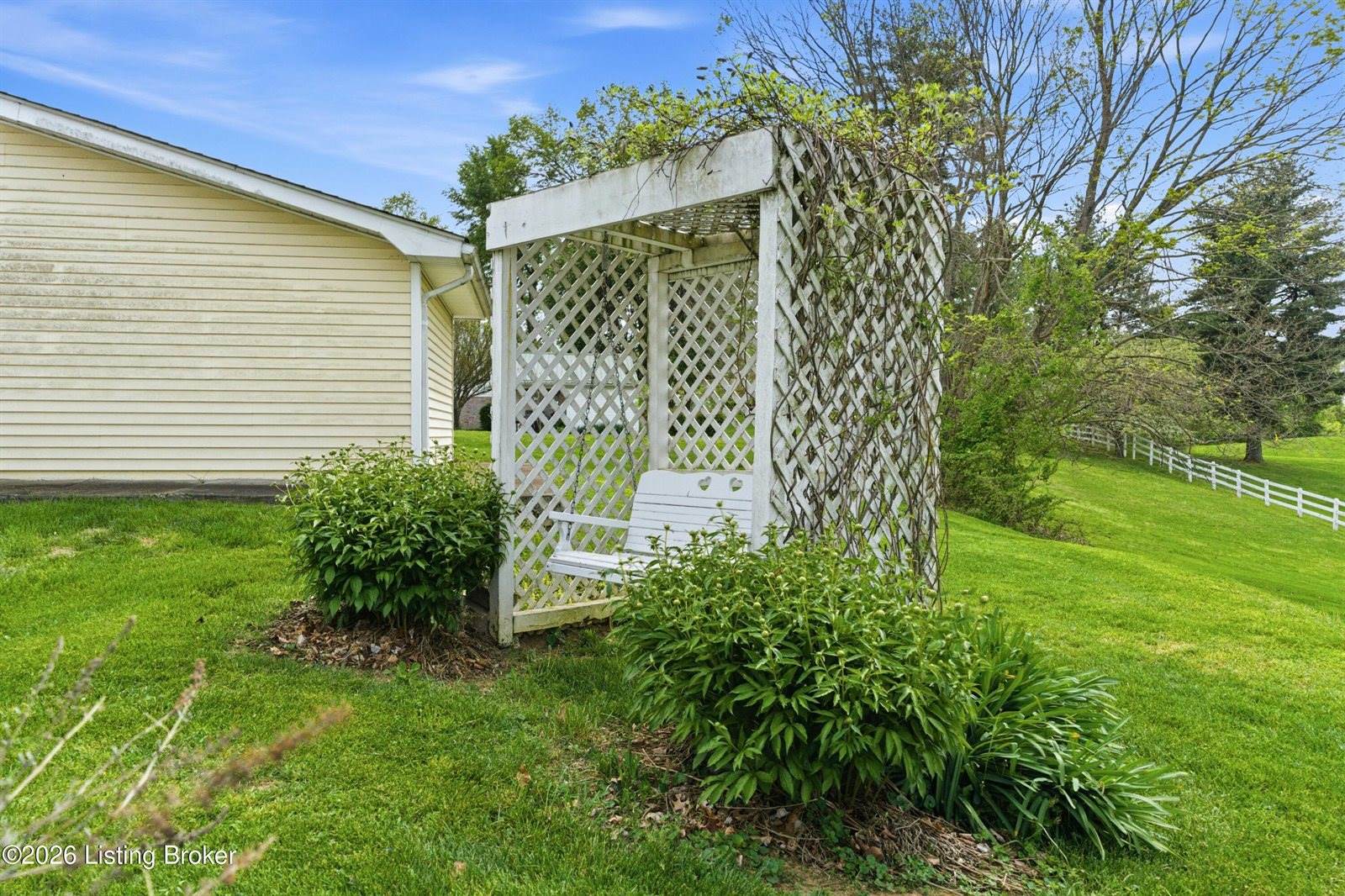 405 Lawrence St, Brandenburg, KY 40108