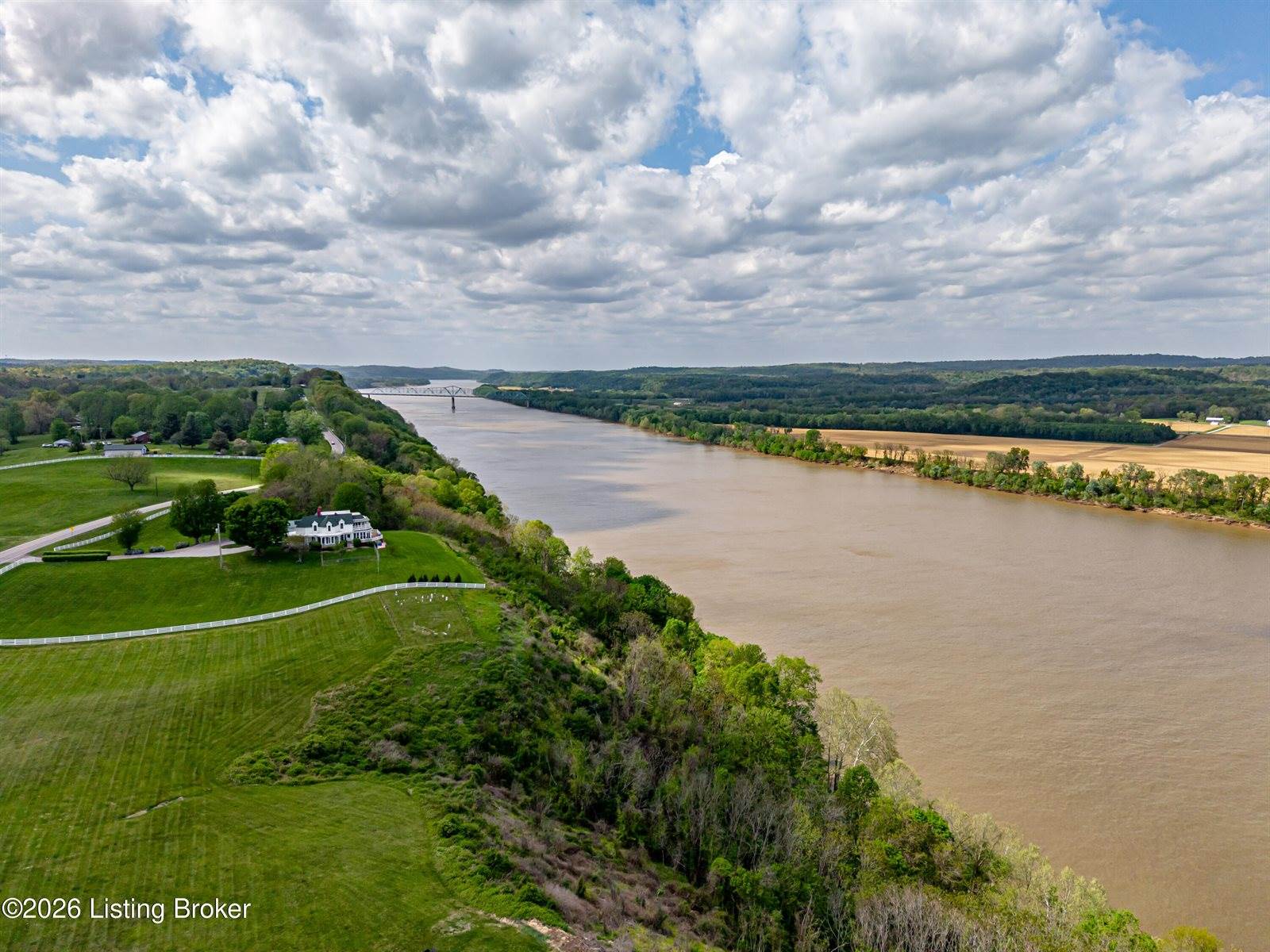 405 Lawrence St, Brandenburg, KY 40108