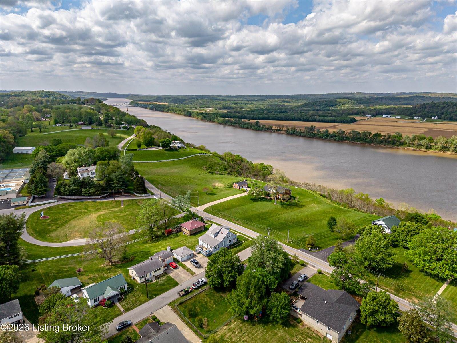 405 Lawrence St, Brandenburg, KY 40108