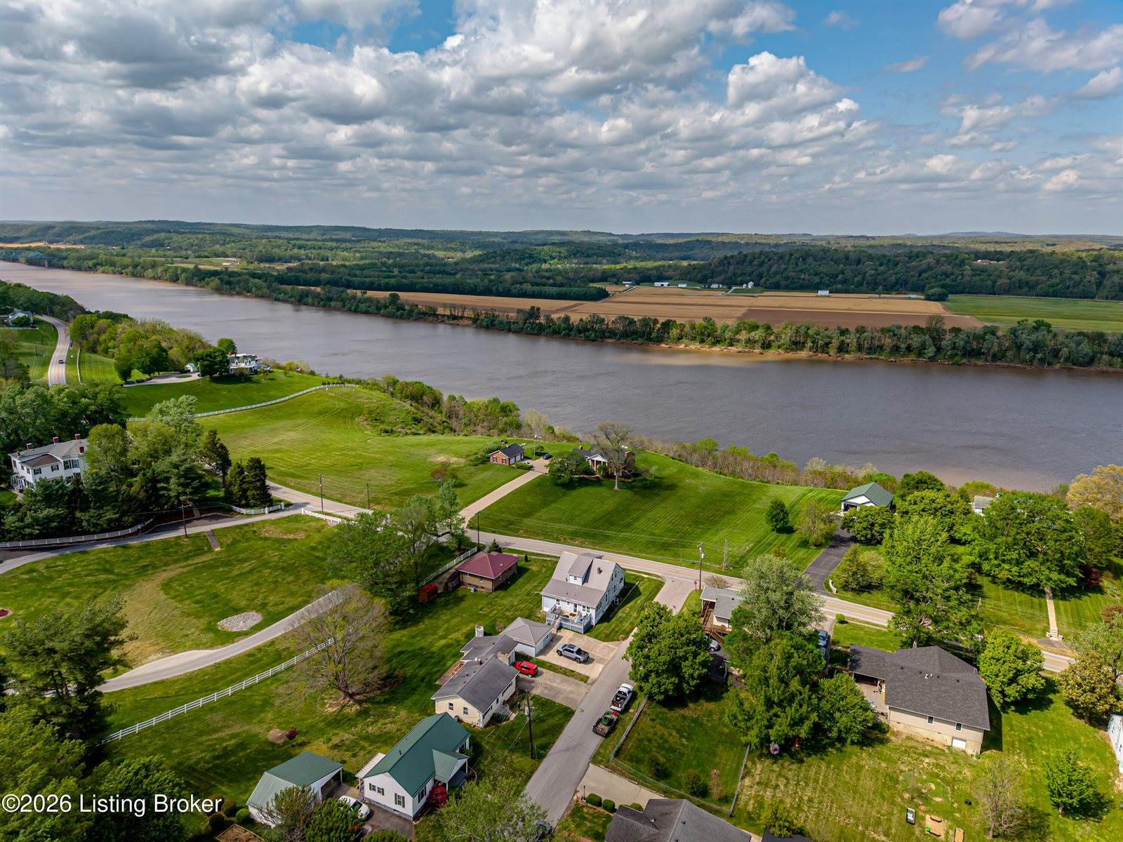 405 Lawrence St, Brandenburg, KY 40108