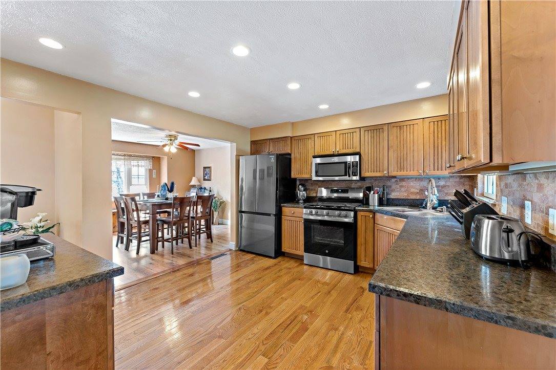 9 Midway Dr, Kennedy Township, PA 15136