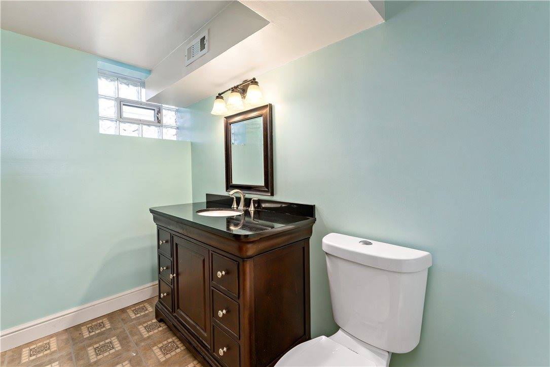 9 Midway Dr, Kennedy Township, PA 15136