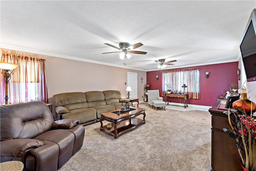 9 Midway Dr, Kennedy Township, PA 15136