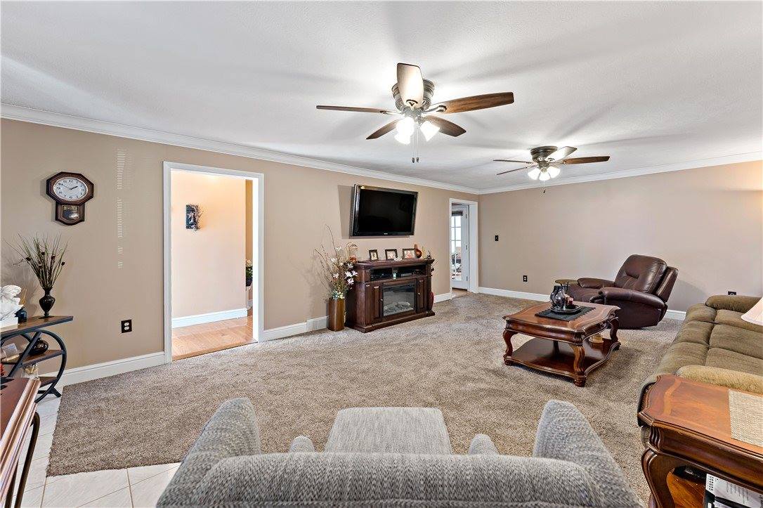 9 Midway Dr, Kennedy Township, PA 15136