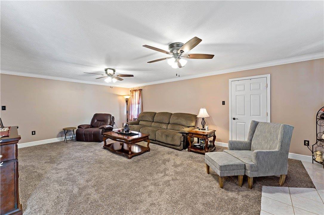 9 Midway Dr, Kennedy Township, PA 15136