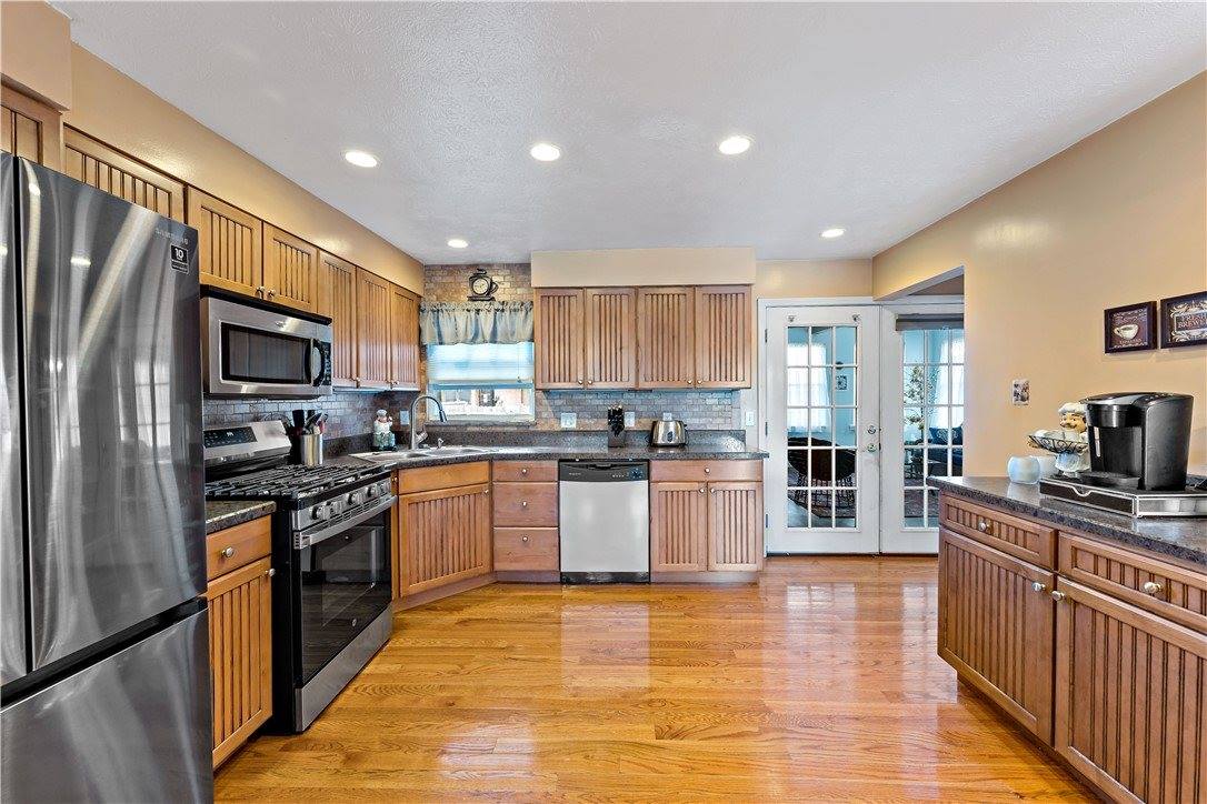 9 Midway Dr, Kennedy Township, PA 15136