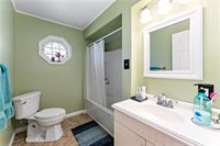 9 Midway Dr, Kennedy Township, PA 15136