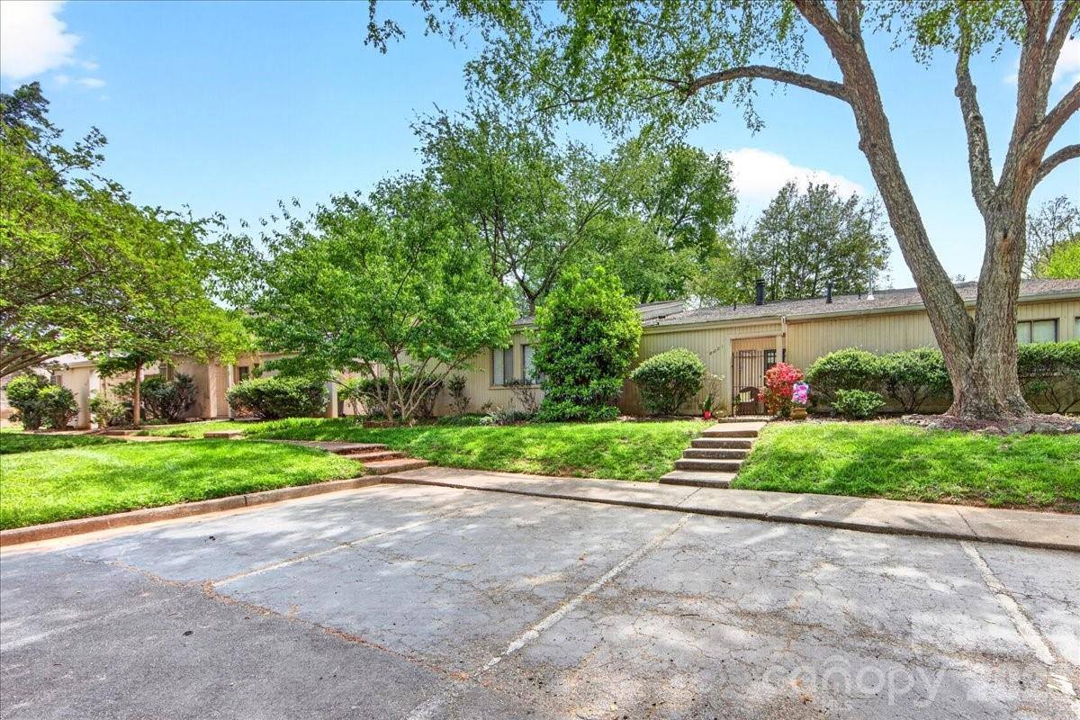 8007 Horse Chestnut Lane, Charlotte, NC 28277