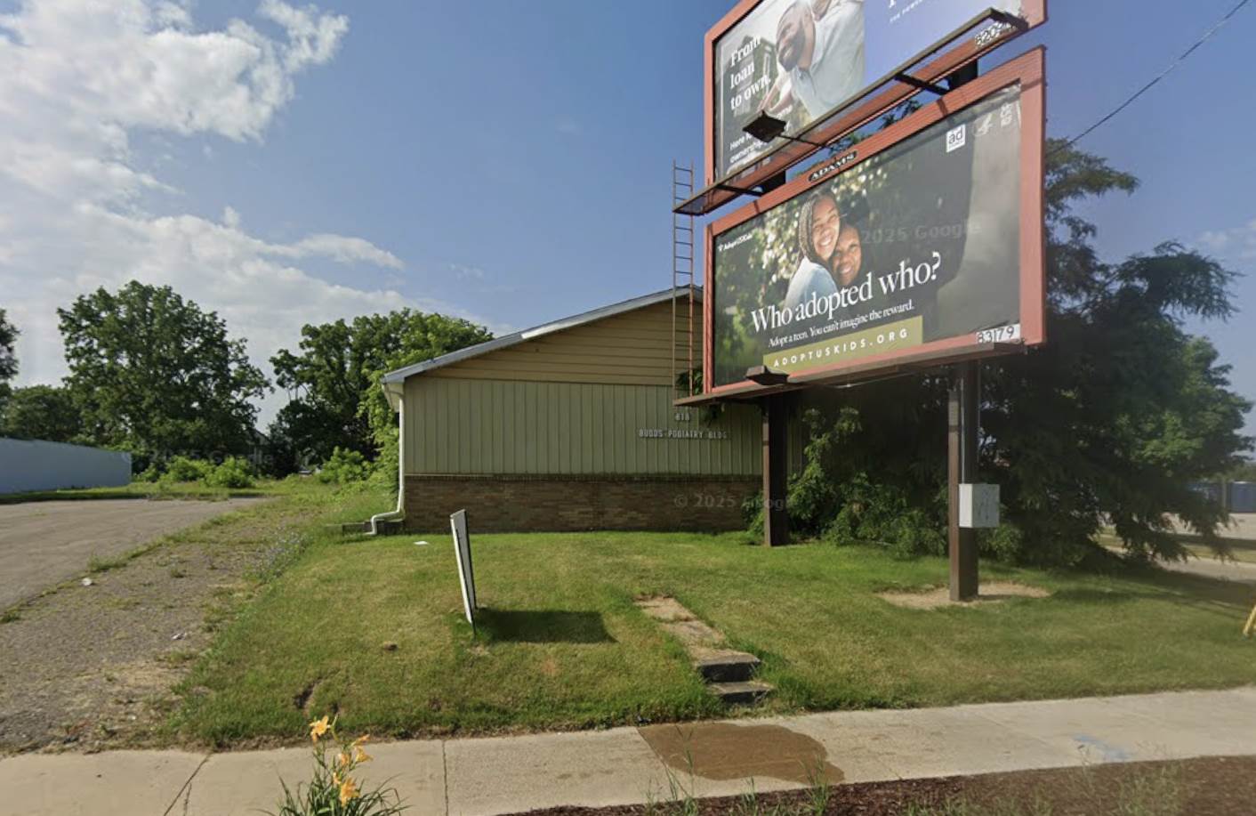 818 E Oakland Ave, Lansing, MI 48906