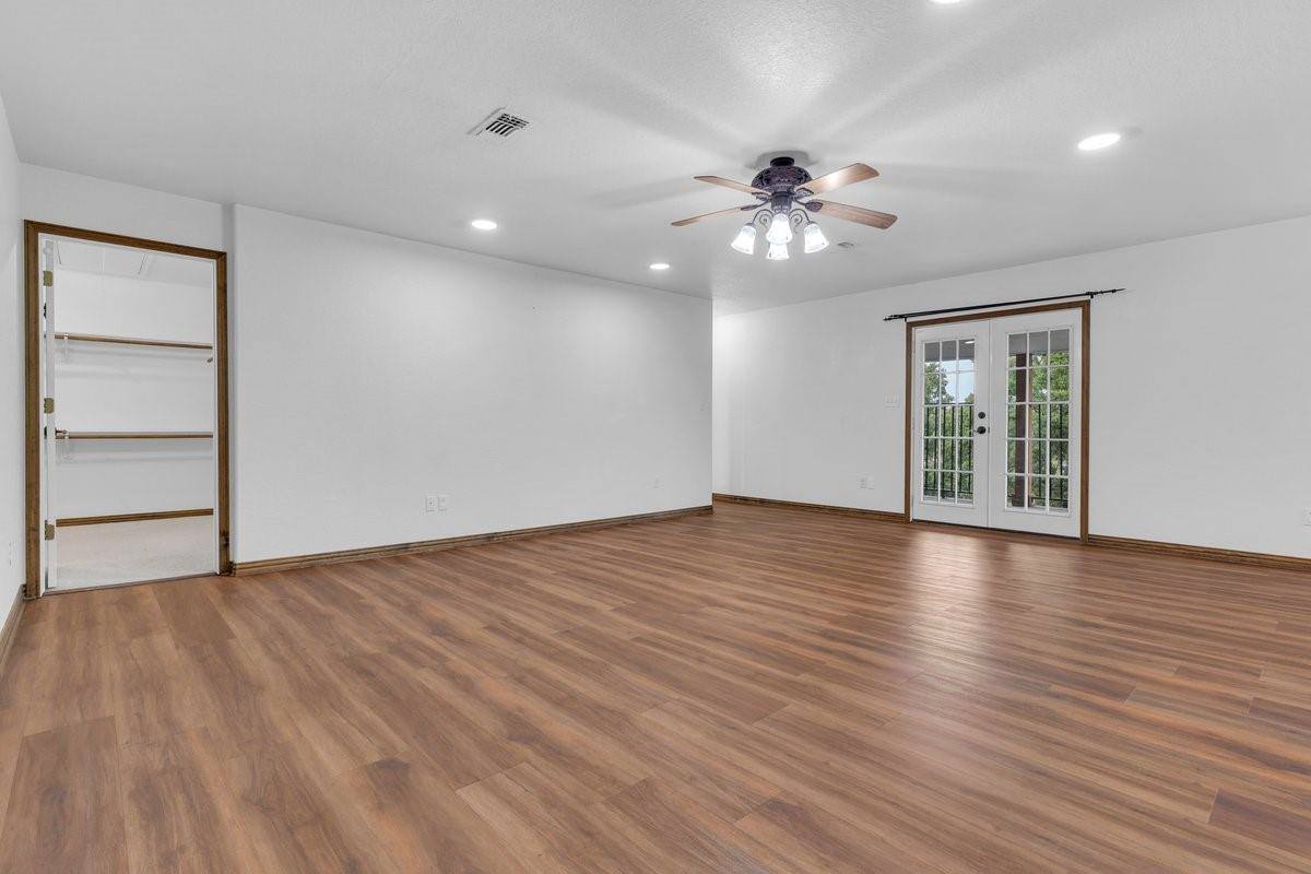 268 Lacy Dr ., Lipan, TX 76462