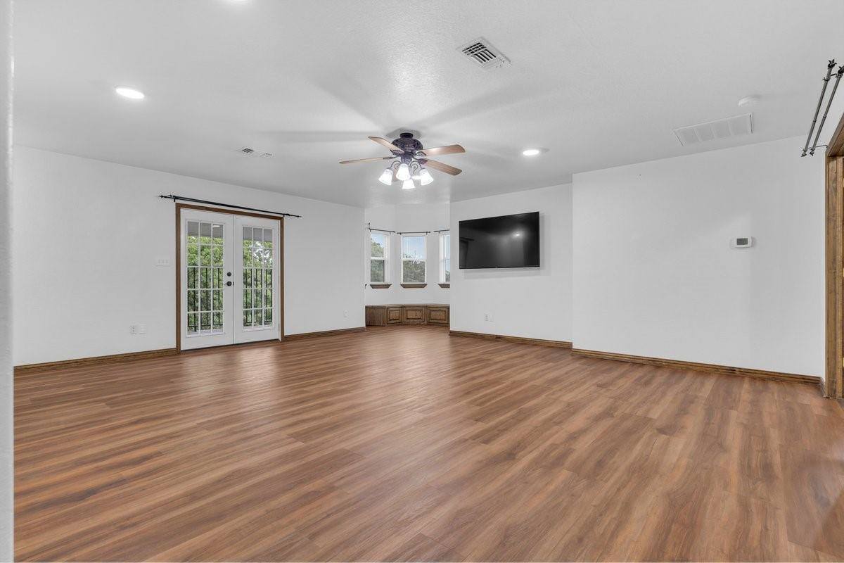 268 Lacy Dr ., Lipan, TX 76462