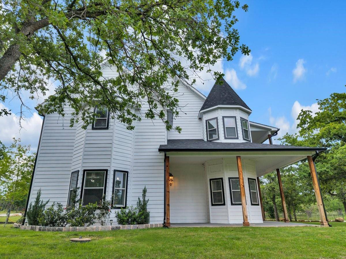 268 Lacy Dr ., Lipan, TX 76462