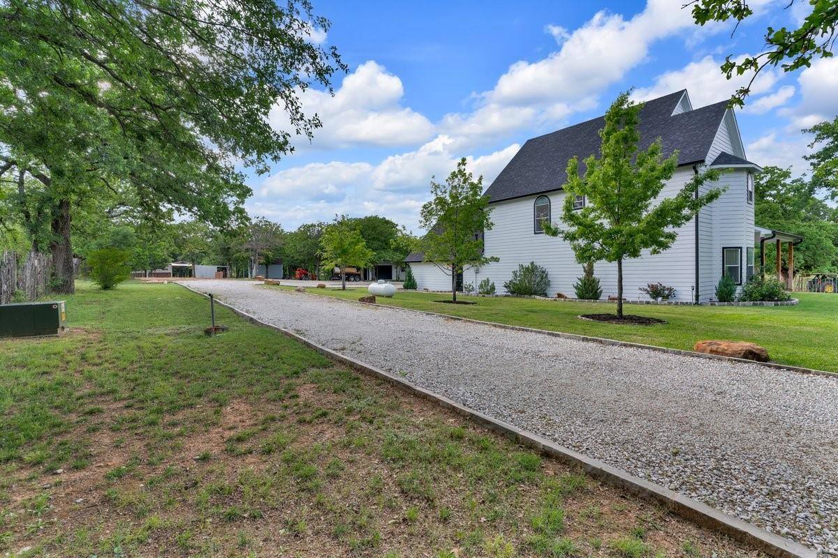 268 Lacy Dr ., Lipan, TX 76462