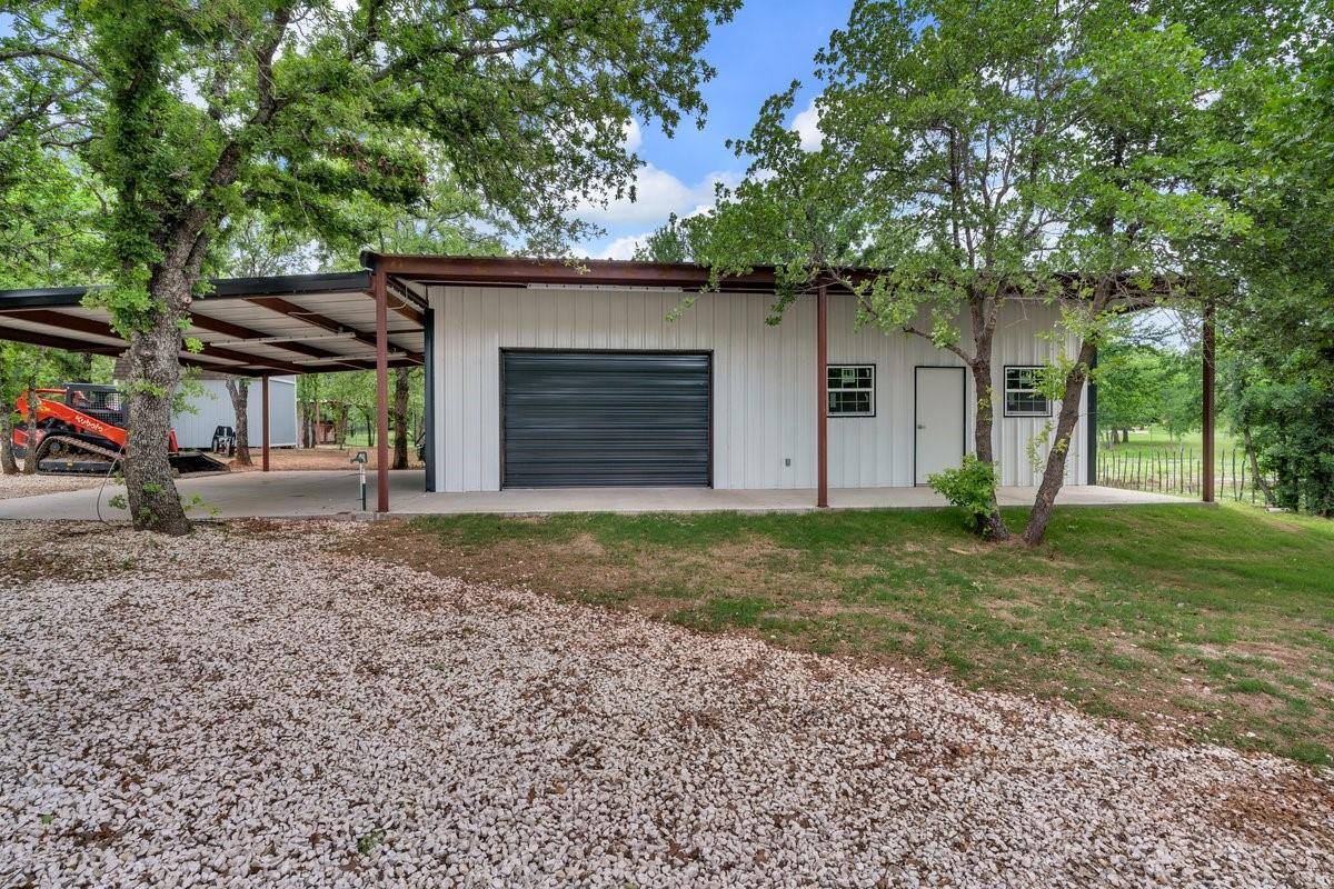 268 Lacy Dr ., Lipan, TX 76462