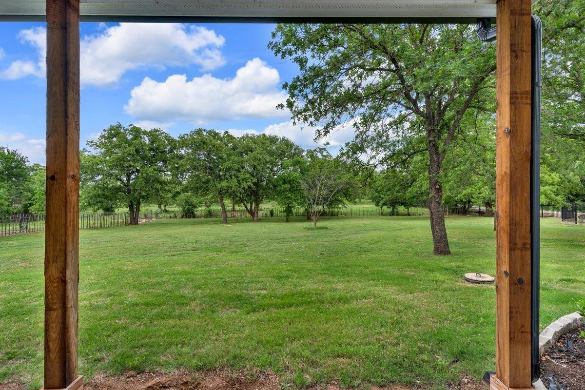 268 Lacy Dr ., Lipan, TX 76462