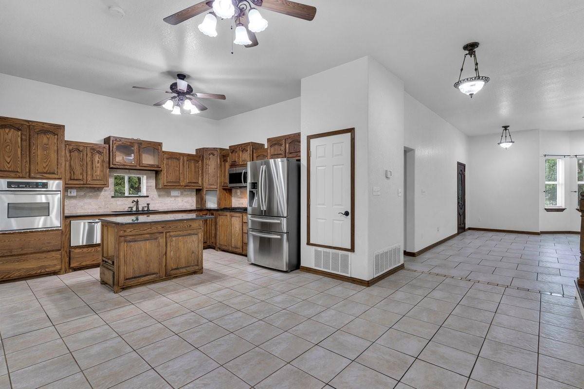 268 Lacy Dr ., Lipan, TX 76462