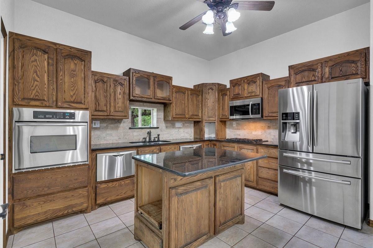268 Lacy Dr ., Lipan, TX 76462