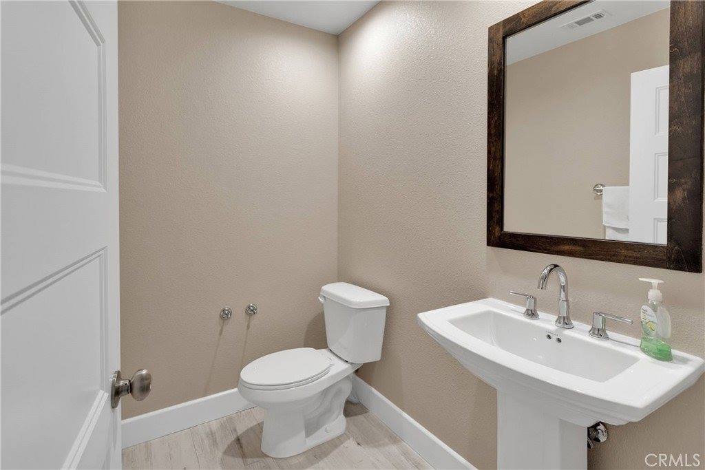 12752 Farmington Street, Oak Hills, CA 92344