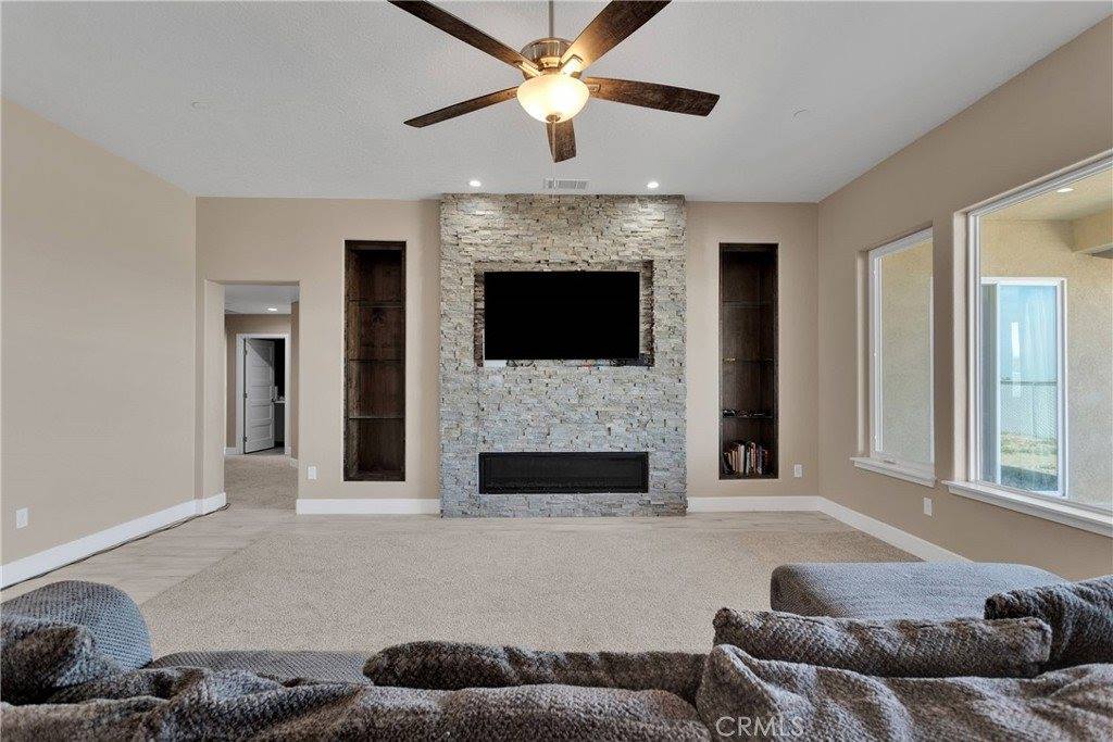 12752 Farmington Street, Oak Hills, CA 92344