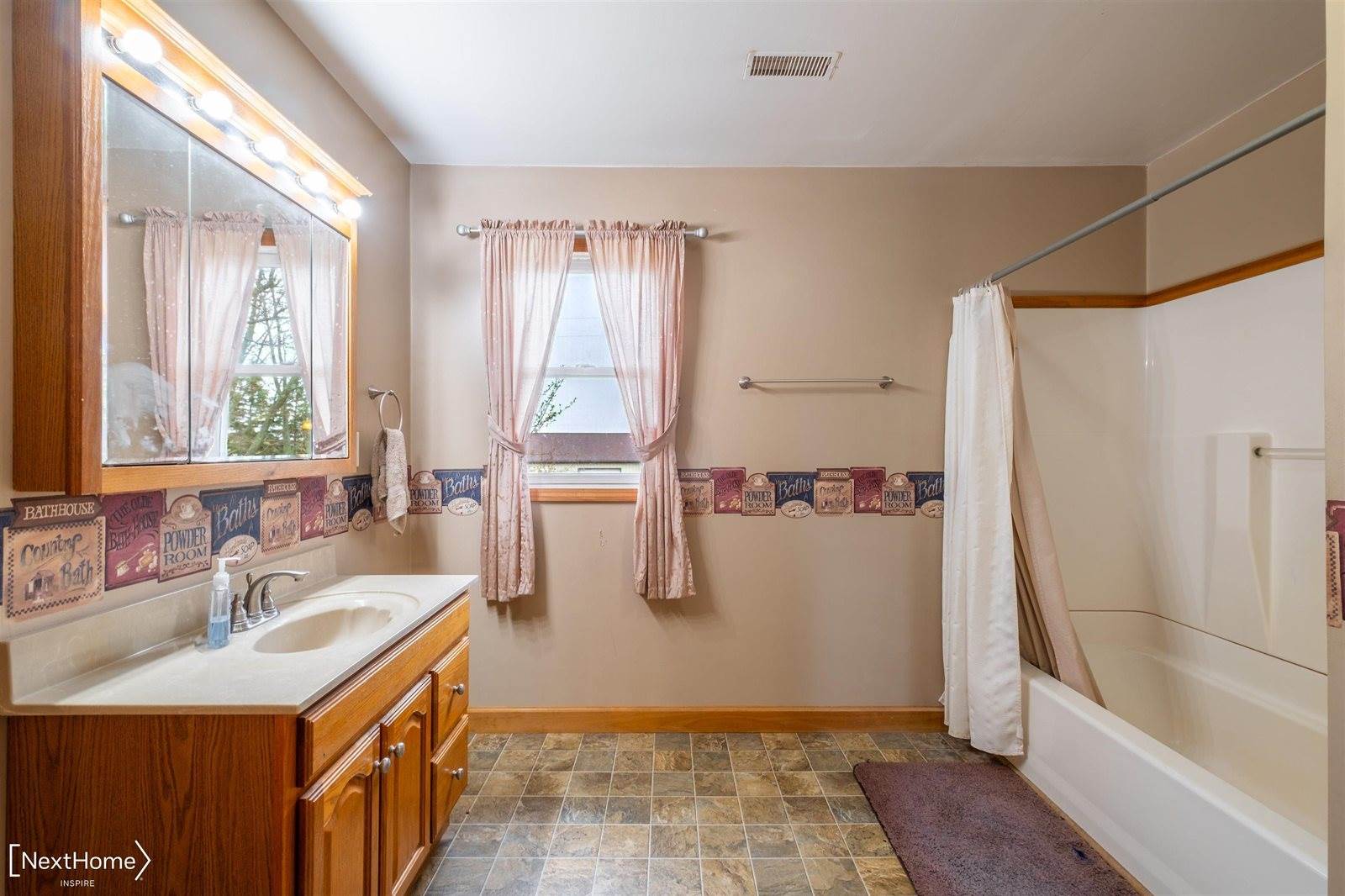 5821 E M 21 Road, Corunna, MI 48817