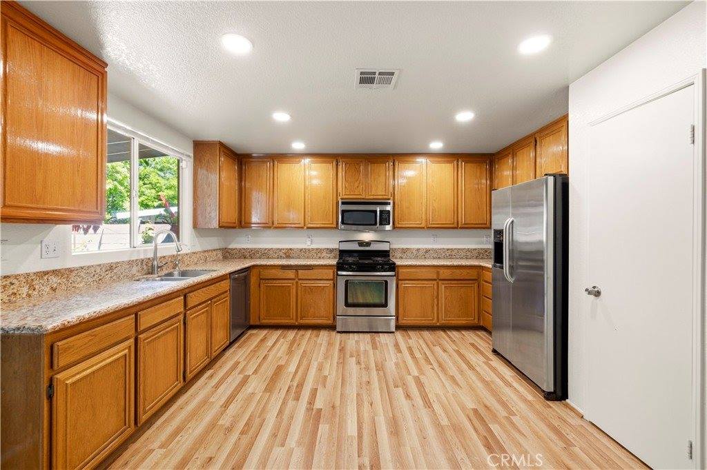 44131 Sunmist Court, Lancaster, CA 93535