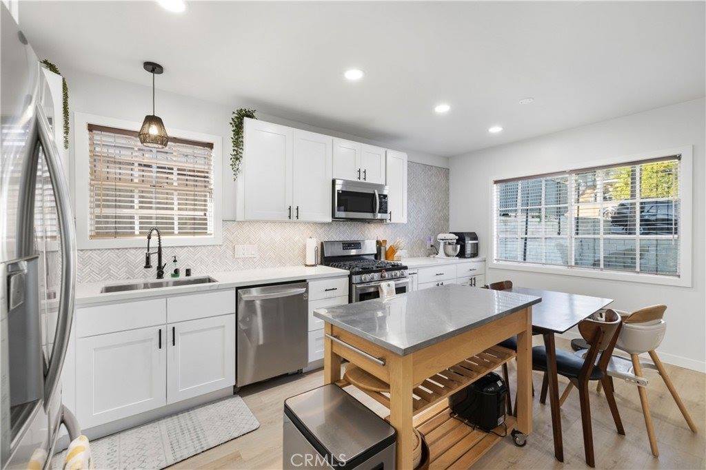 25048 Wheeler, Newhall, CA 91321