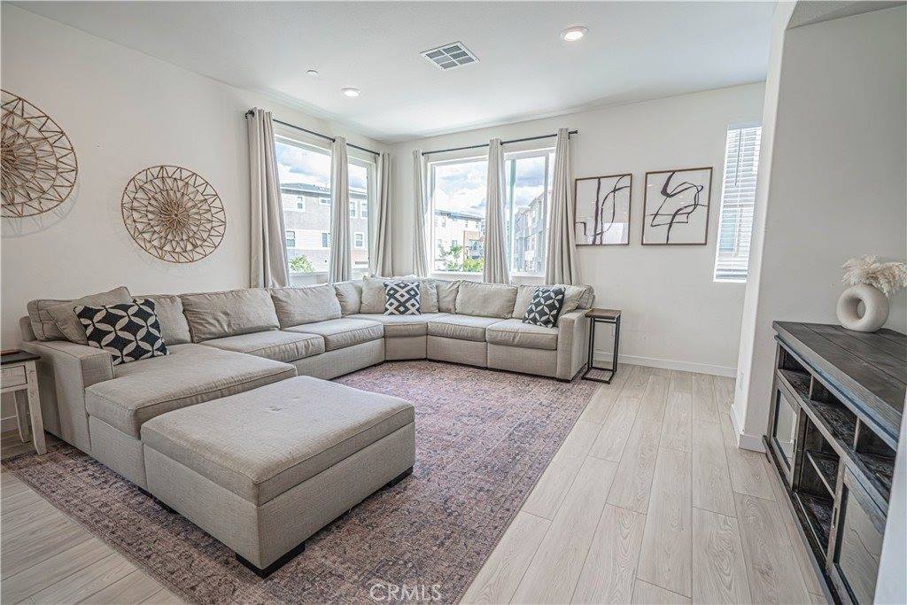 27154 Valley Oak Place, Valencia, CA 91381