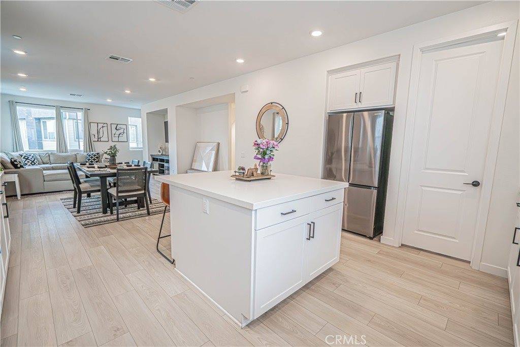 27154 Valley Oak Place, Valencia, CA 91381