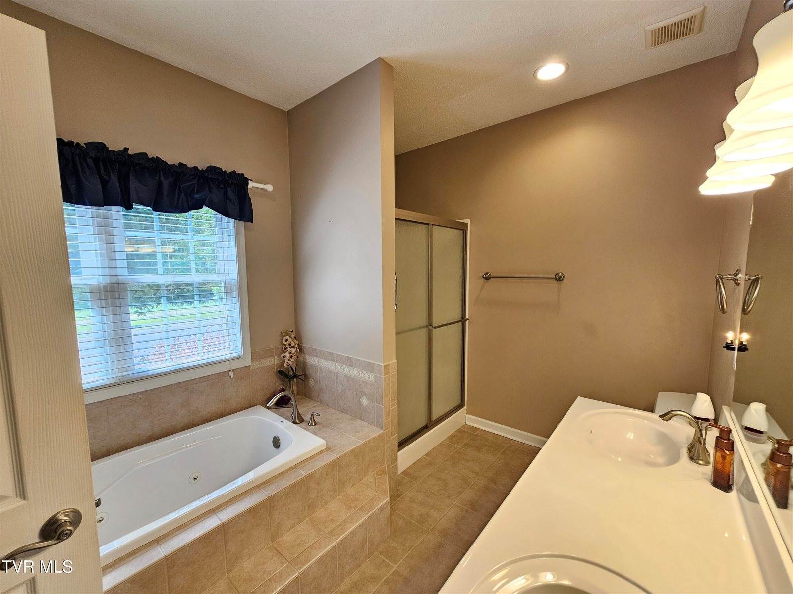 22 Bedding Place, Johnson City, TN 37604