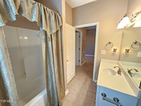 22 Bedding Place, Johnson City, TN 37604