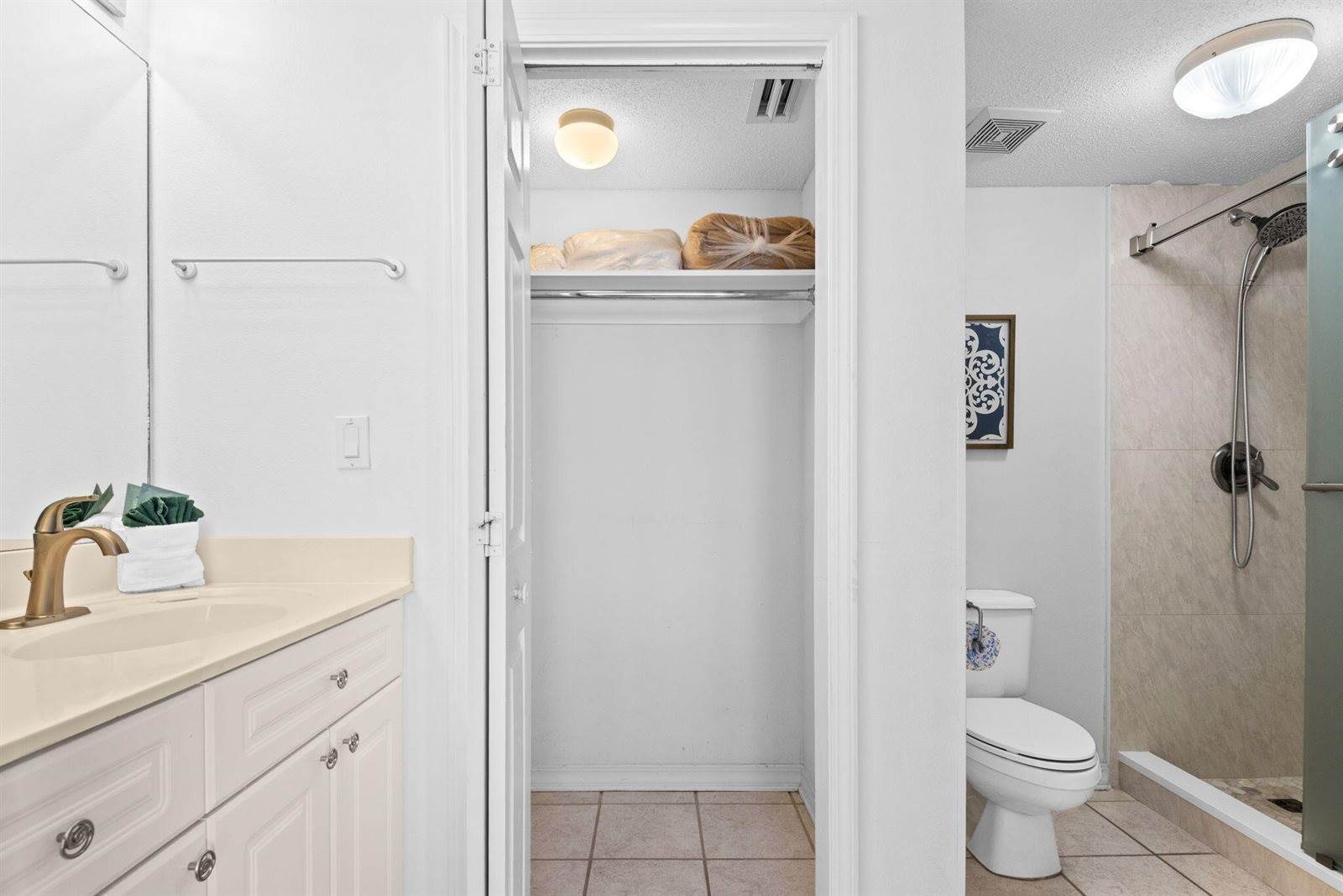 520 Santa Rosa Boulevard, #203, Fort Walton Beach, FL 32548