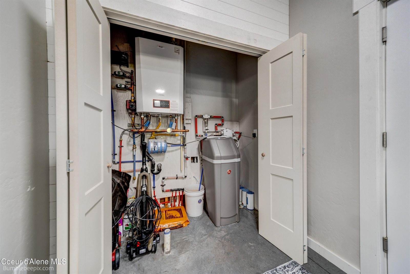 2760 South Sagle Rd, Sagle, ID 83860