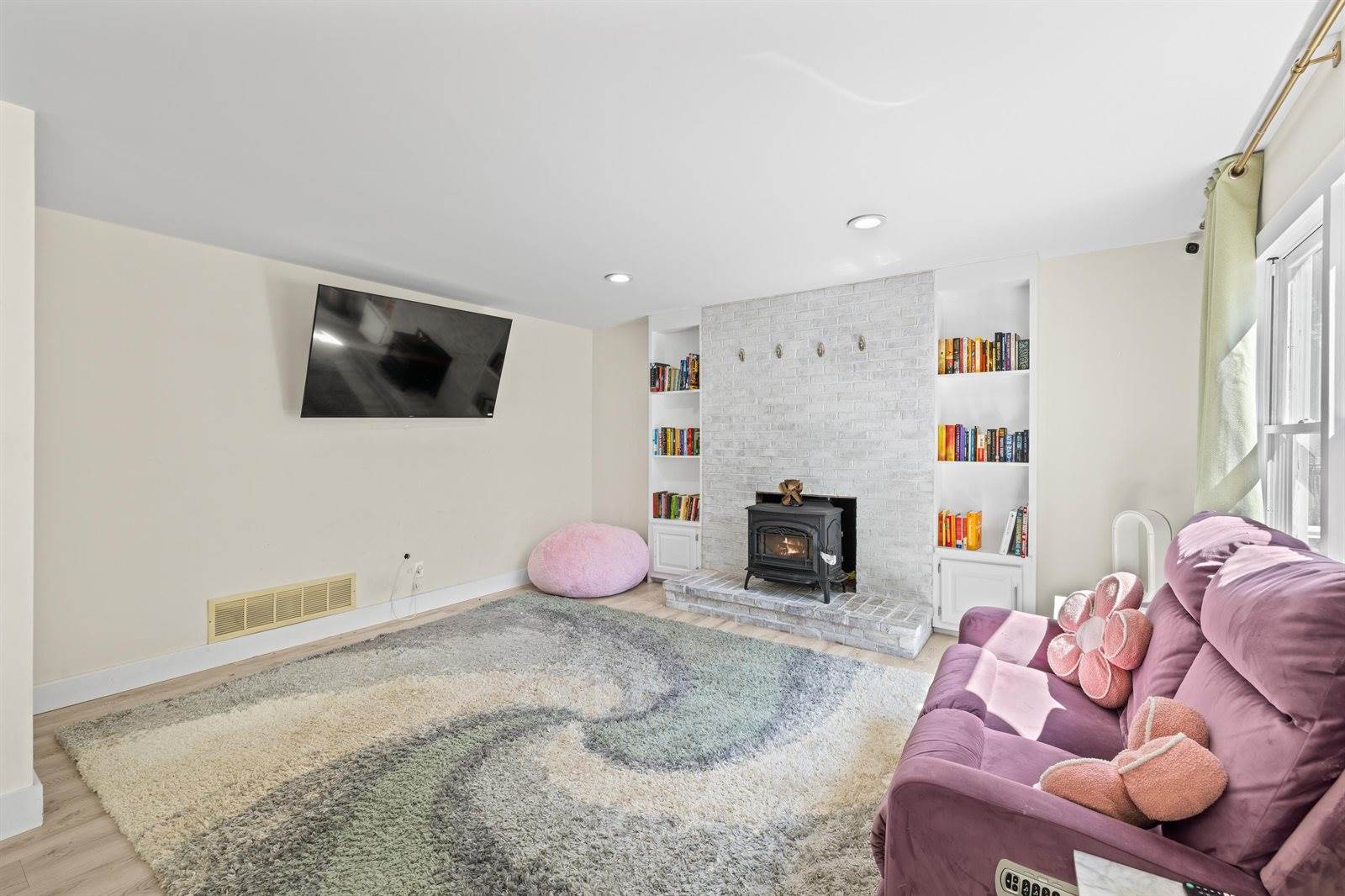 1368 Bluewater Rd, Rockingham, VA 22801