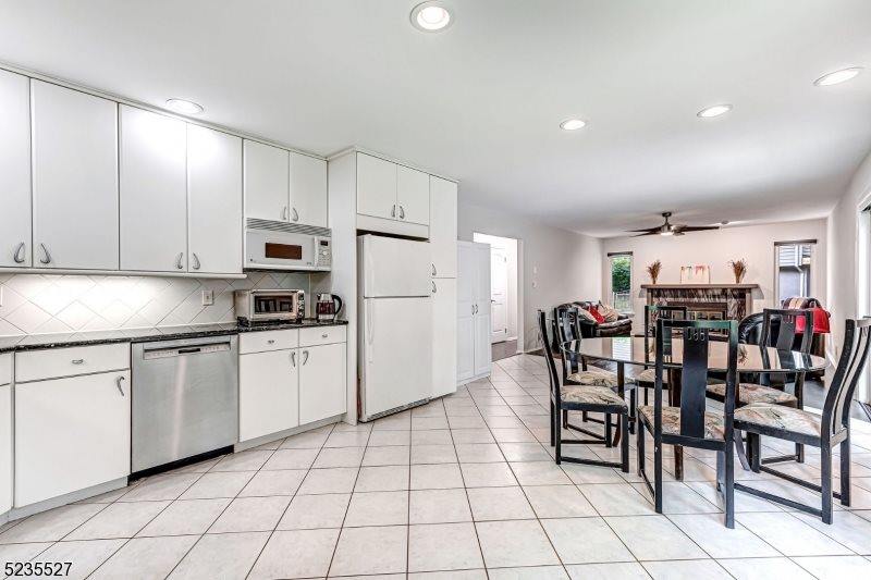 33 Highmount Ave, Warren Township, NJ 07059