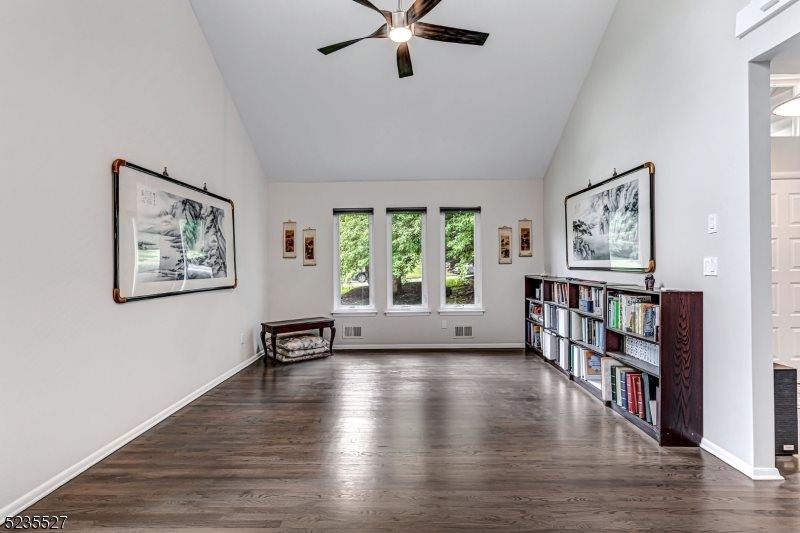 33 Highmount Ave, Warren Township, NJ 07059