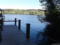 427 Brookstone Drive, La Crosse, VA 23950