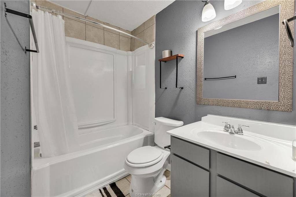 904 University Oaks Boulevard, #95, College Station, TX 77840