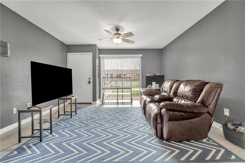 904 University Oaks Boulevard, #95, College Station, TX 77840