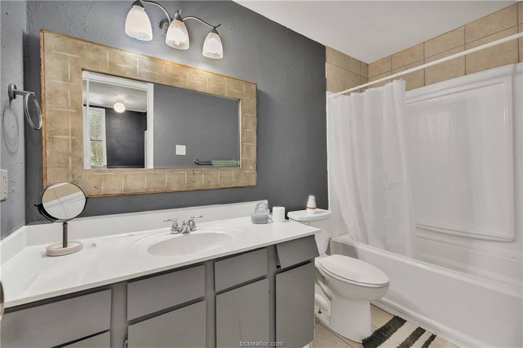 904 University Oaks Boulevard, #95, College Station, TX 77840