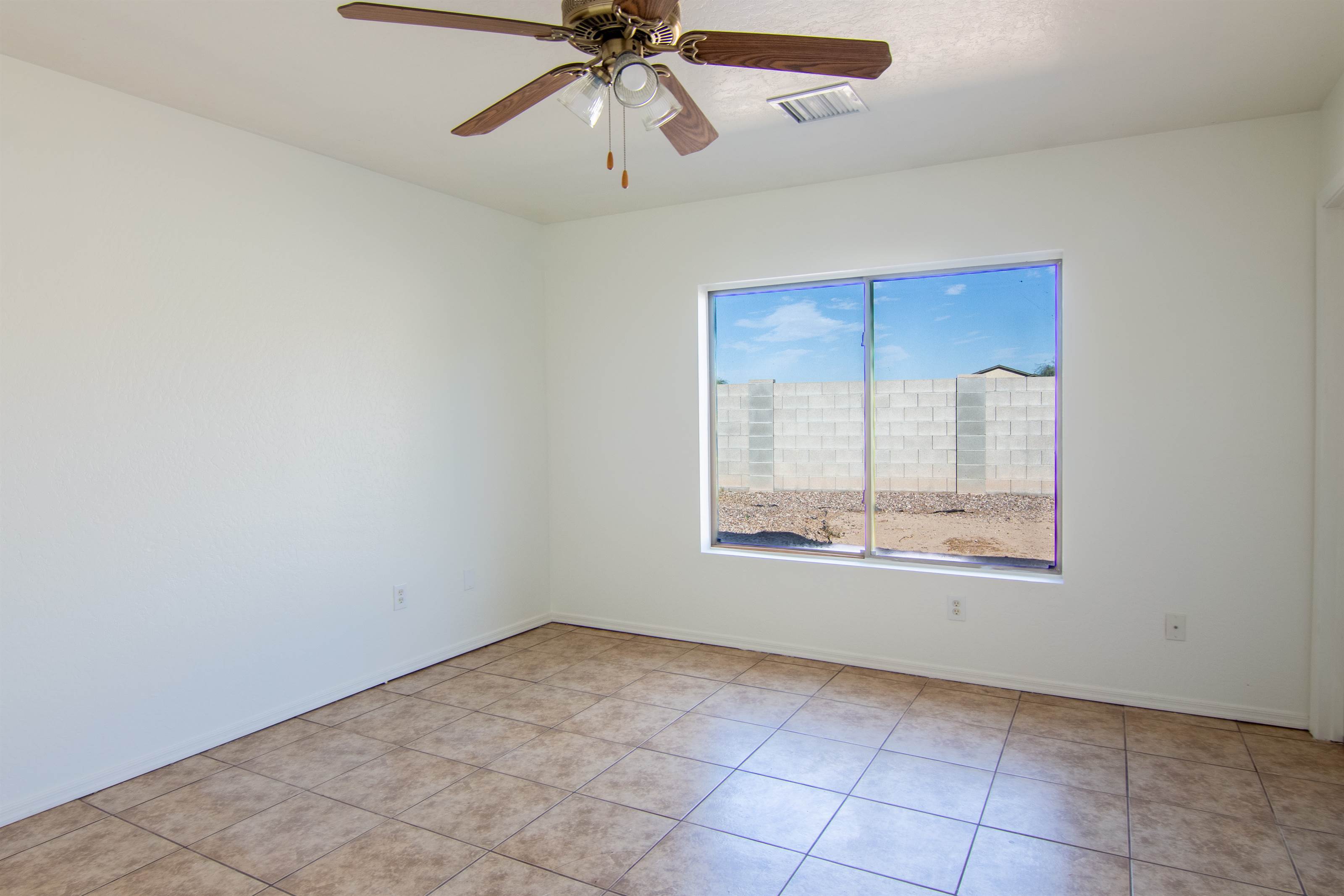 8890 W Rafael Dr, Arizona City, AZ 85123