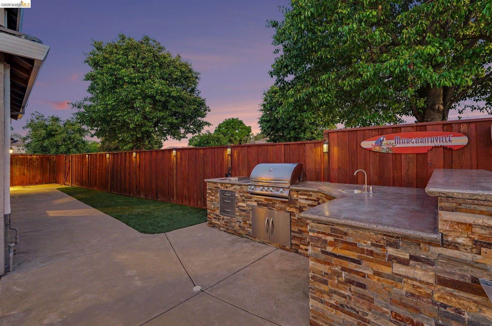 1400 Buckingham Dr, Brentwood, CA 94513