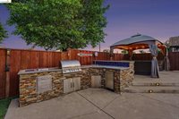1400 Buckingham Dr, Brentwood, CA 94513